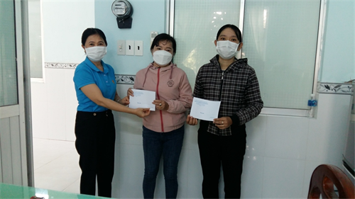 LĐLĐ huyện Hàm Thuận Bắc hỗ trợ đoàn viên, NLĐ khó khăn do ảnh hưởng dịch bệnh Covid -19